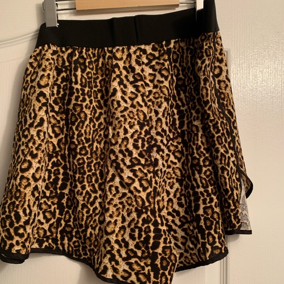 Shein plus leopard print shorts - Picture 3 of 3